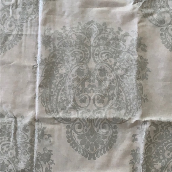 Curtains SOLD - Picture 3 of 4